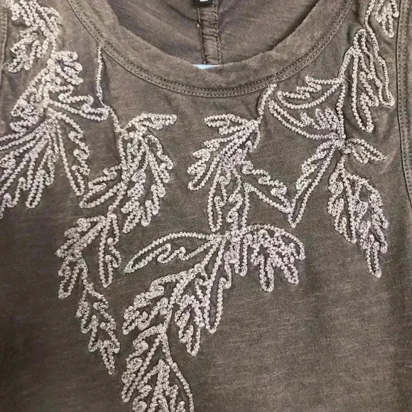 Lucky Brand Embroidered  Leaf Ruched Back Tank SM - Picture 4 of 16